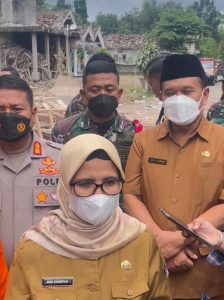 Turun ke Dusun Sadeng, Bupati Mak Rini Pastikan Seluruh Korban Ledakan Bahan Mercon Dibantu Pemkab Blitar