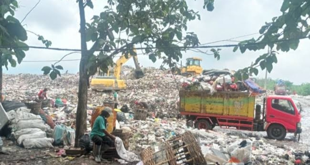 DLH Kota Malang Angkut 5,7 Ton Sampah Momen Tahun Baru