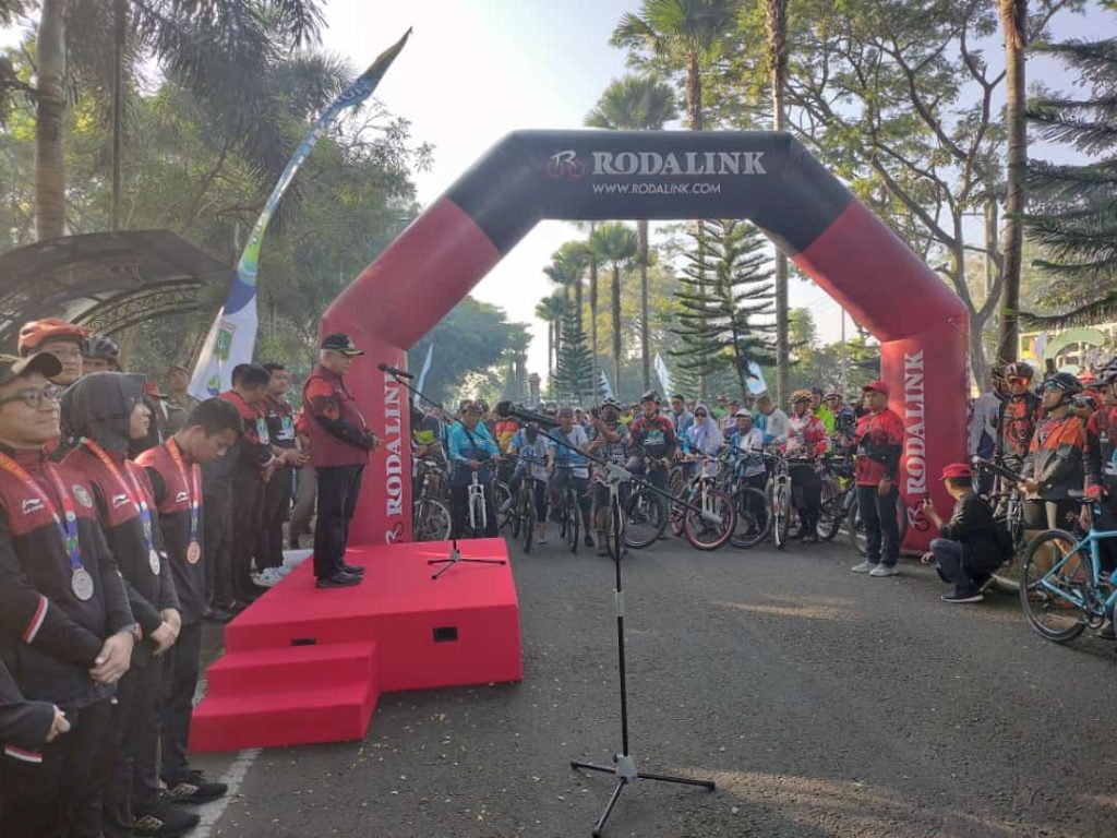 Antusias Tinggi, 3 Ribu Peserta Gowes Tahes Diberangkatkan Bupati Malang