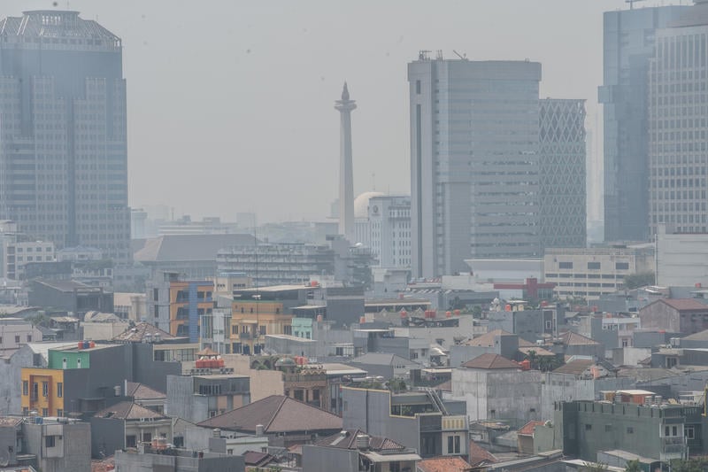 Buruk, Hirup Udara di Jakarta Sebulan Terakhir Sama dengan Isap 2,5 Batang Rokok Per Hari
