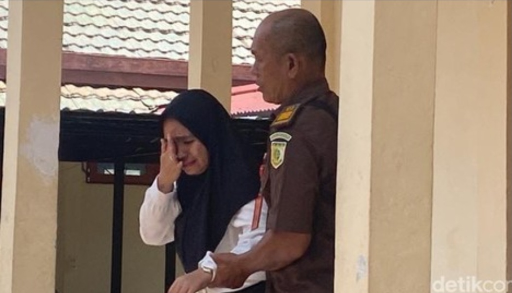 Istri yang Selingkuh dan Bunuh Suami Menangis usai Dituntut Penjara Seumur Hidup