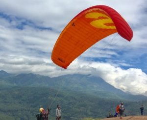 Atlet Nasional dan Internasional Berlaga di Kejuaraan Paralayang Kota Batu