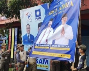 Reklame Anies Baswedan dan Surya Paloh Diturunkan Satpol PP Kota Malang