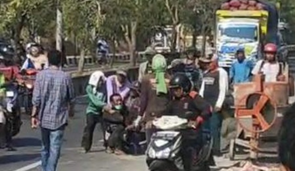 Jatuh Dua Kali, Dua Wanita Gagalkan Pencurian Motor di Tuban