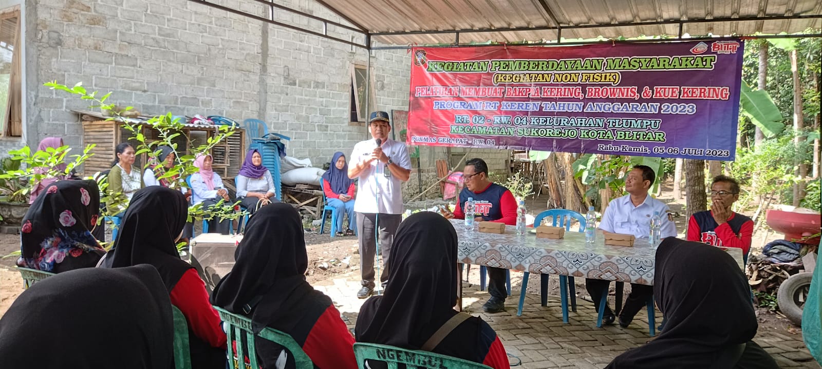 Pelatihan RT Keren Kota Blitar, Warga Tlumpu RT 2 RW 4 Asah Ilmu Membuat Bakpia dan Kue Kering