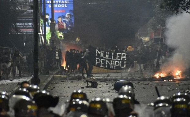 Bentrok Polisi Vs Warga Dago Elos, Kronologi dan Reaksi