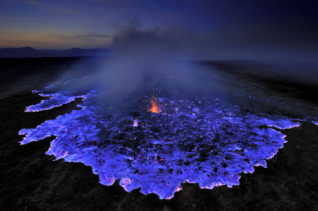 Blue Fire Gunung Ijen Kembali Bisa Disaksikan Wisatawan