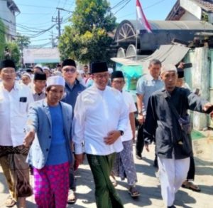 Anies Baswedan Blusukan ke Ponpes di Surabaya