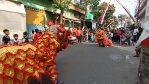 Meriahkan HUT ke-78 RI, Warga Jalan Soka Kota Blitar Gelar Bazar UMKM Dibuka Kesenian Barongsai