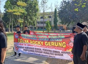 Efek Omongan Rocky Gerung, Warga Jombang Tolak Kedatangannya ke Undar