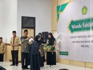 Rektor UIN Maliki Malang Wisuda 142 Mahasiswa Penghafal Al Quran