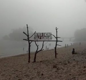 Fenomena Langka, Kabut Selimuti Pantai Balekambang di Siang Bolong