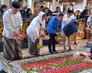 Bulan Gus Dur, Inayah Bicara Demokrasi