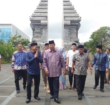 SBY Tebar Pesan Damai di Makam Bung Karno