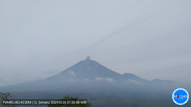 Gunung Semeru di Lumajang Erupsi Lagi Pagi Ini