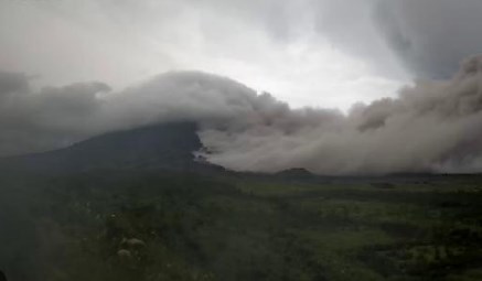 2 Kali Erupsi, Status Gunung Semeru Level Siaga