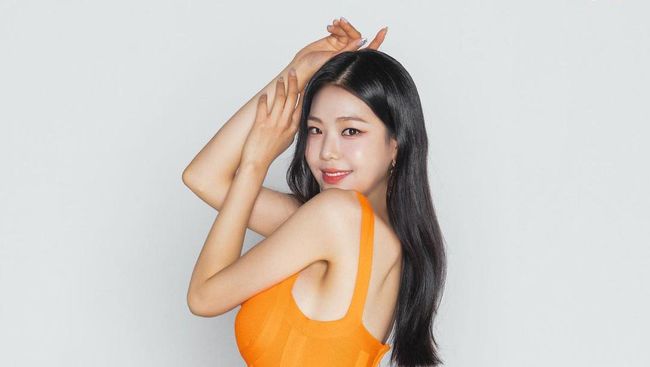 Choi Minji Pakai Piyama Terbuka Belahan Dada di ‘Single’s Inferno 3’