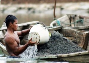 Dua Penambang Pasir Tertimbun Longsor di Blitar Meninggal Dunia