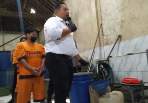 Pabrik Miras Ilegal di Malang Digerebek, Produksi 500 Liter per Hari