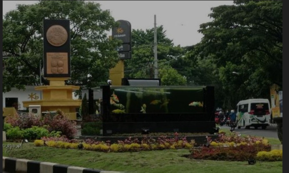 DLH Kota Malang Sterilisasi Akuarium Taman Adipura Pasca-Koi Mati, Temukan Lele