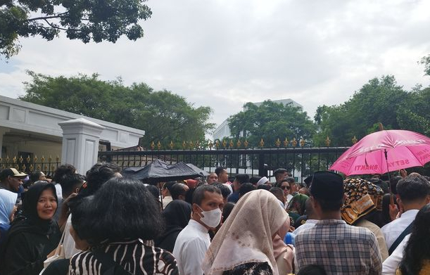 Open House Presiden Jokowi Diwarnai Aksi Protes Warga