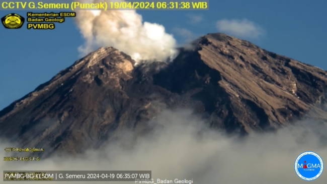 Gunung Semeru Lumajang Erupsi Lagi, Hari Ini Tiga Kali  