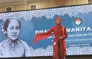 Dharma Wanita Persatuan BKD Jatim Gelar Jemursari Fashion Week