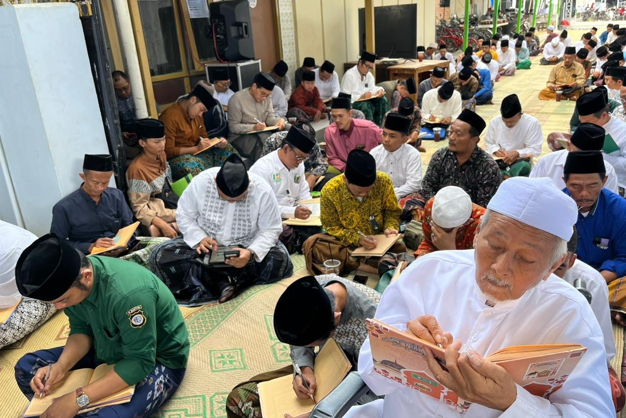 Ribuan Santri, Alumni, Gawagis-Nawaning Hadiri Kick Off Harlah 1 Abad Ponpes Al-Falah Kediri