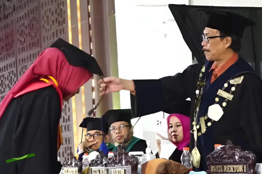 UIN Maliki Malang Lepas 800 Wisudawan, Rektor: Long Live Education