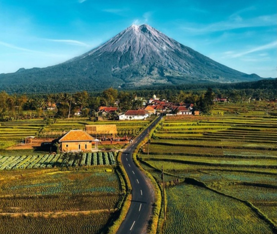 Viral Jalan Berlatar Semeru di Pronojiwo Lumajang, Tujuan Baru Wisatawan