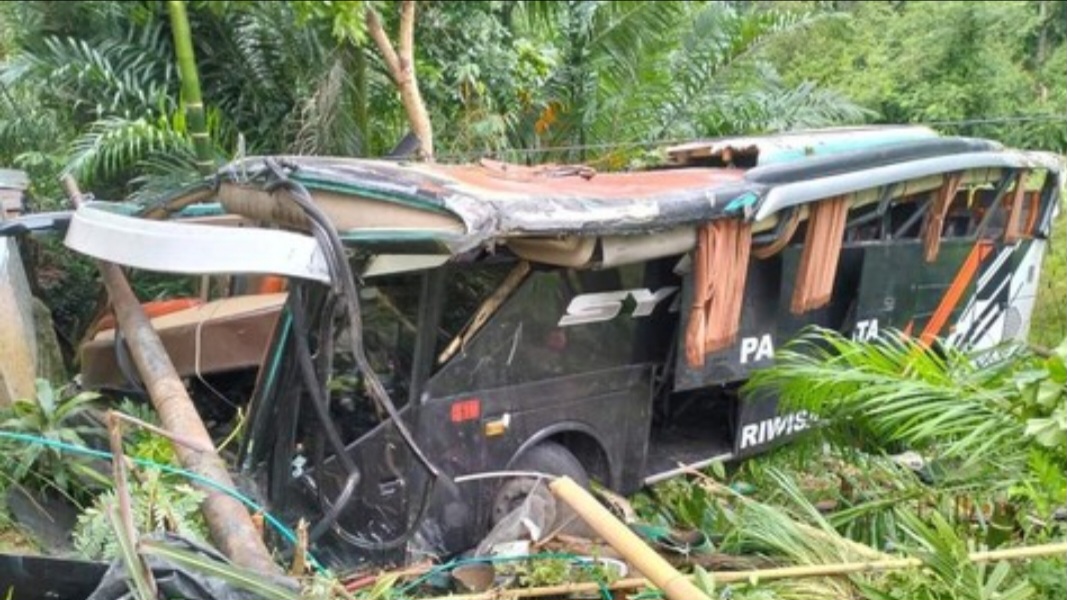 Bus Rombongan Pelajar MIN di Lampung Masuk Jurang