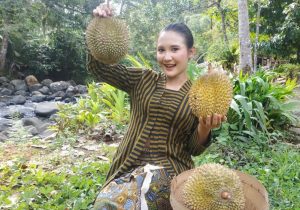 Menikmati Surga Durian di Jawa Timur