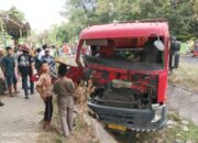 Truk Tabrak Truk di Jombang, Satu Tewas