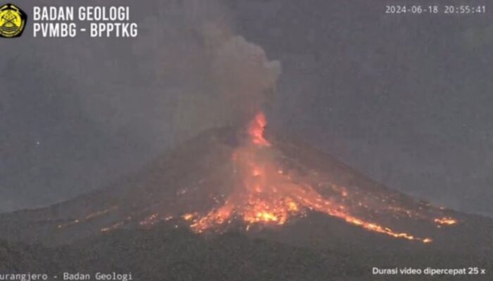 Merapi Erupsi Lagi,  Awan Panas Guguran hingga Sejauh 1.500 Meter 