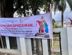 Makam Eddy Rumpoko Belum Dipindah, Forum Warga Batu Pasang Banner di TMP