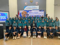 Dosen dan Mahasiswa KKN FMIPA UB Ajari Pembuatan Eco Enzyme