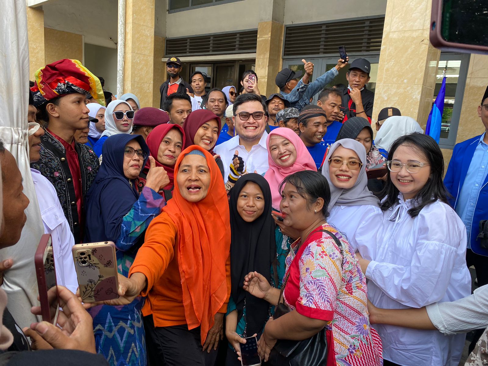 Dhito Sungkem Ibu sebelum Daftar ke KPU