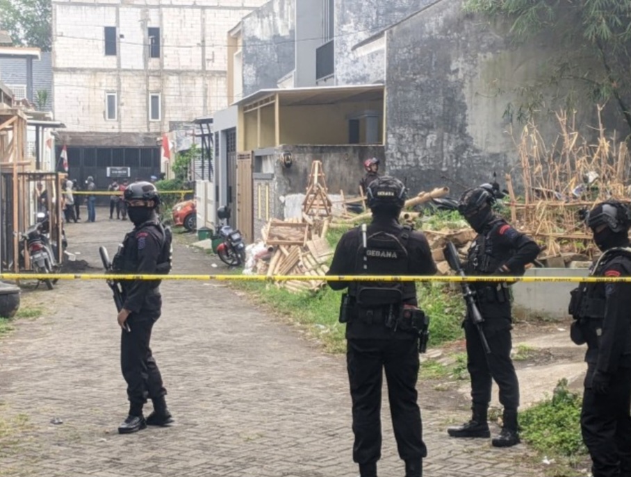 Densus Anti-Teror Gerebek Terduga Teroris di Kota Batu, Lokasi dalam Pengamanan Ketat