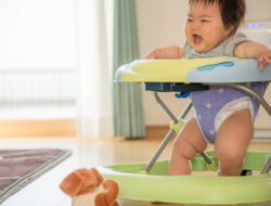 Baby Walker: Alat Bantu atau Ancaman bagi Bayi?