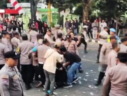 Aksi Tolak Revisi UU Pilkada di Kediri Ricuh, 14 Peserta Aksi Jadi Korban Kekerasan Aparat