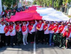 Kirab Merah Putih Raksasa di Kediri Kobarkan Semangat Nasionalisme Pemuda