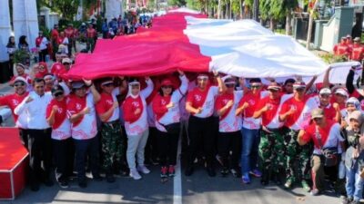 Kirab Merah Putih Raksasa di Kediri Kobarkan Semangat Nasionalisme Pemuda