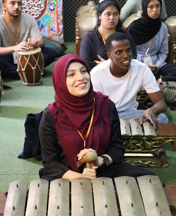 Mahasiswa Asing Peserta I-YES 2024 Terpukau Harmonisasi Gamelan