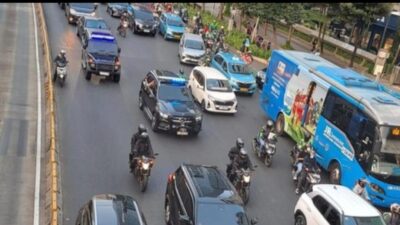 Jokowi Pakai Innova Zenix, Benarkah Ikut-ikutan Paus Fransiskus?