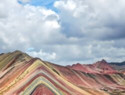 Gunung Unik di Peru: Berwarna-warni, Bisa Berubah Tergantung Iklim