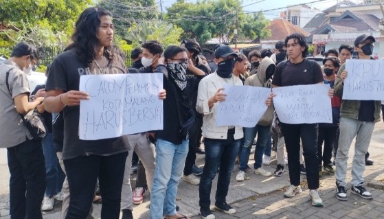 Mahasiswa Geruduk KPU Kota Malang, Tolak Keras Calon Wali Kota Mantan Napi Korupsi