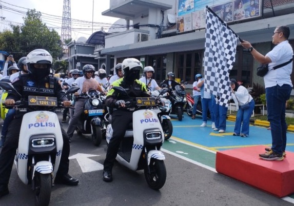 PLN Ajak Masyarakat ‘Ngegas’ Masa Depan dengan Konvoi Motor Listrik di Malang