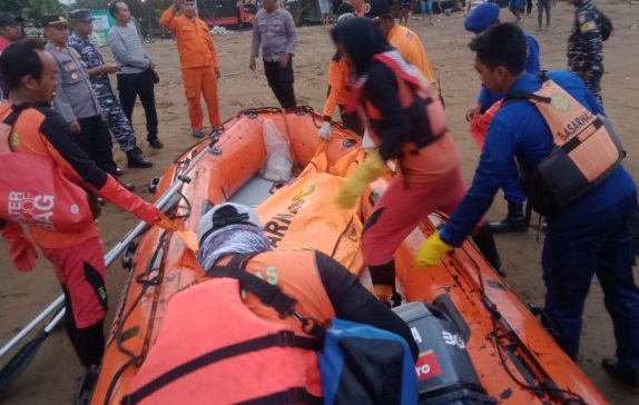 Sepekan Hilang Terseret Ombak, Jasad Remaja Asal Kediri Ditemukan di Pantai Trenggalek