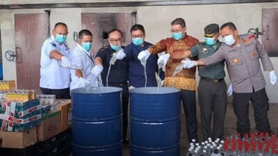 Jutaan Batang Rokok dan Ratusan Liter Miras Ilegal Dimusnahkan di Kabupaten Malang