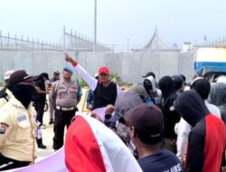 Tuntut Janji Lapangan Kerja, Ratusan Warga Kepung Proyek Smelter Freeport di Gresik